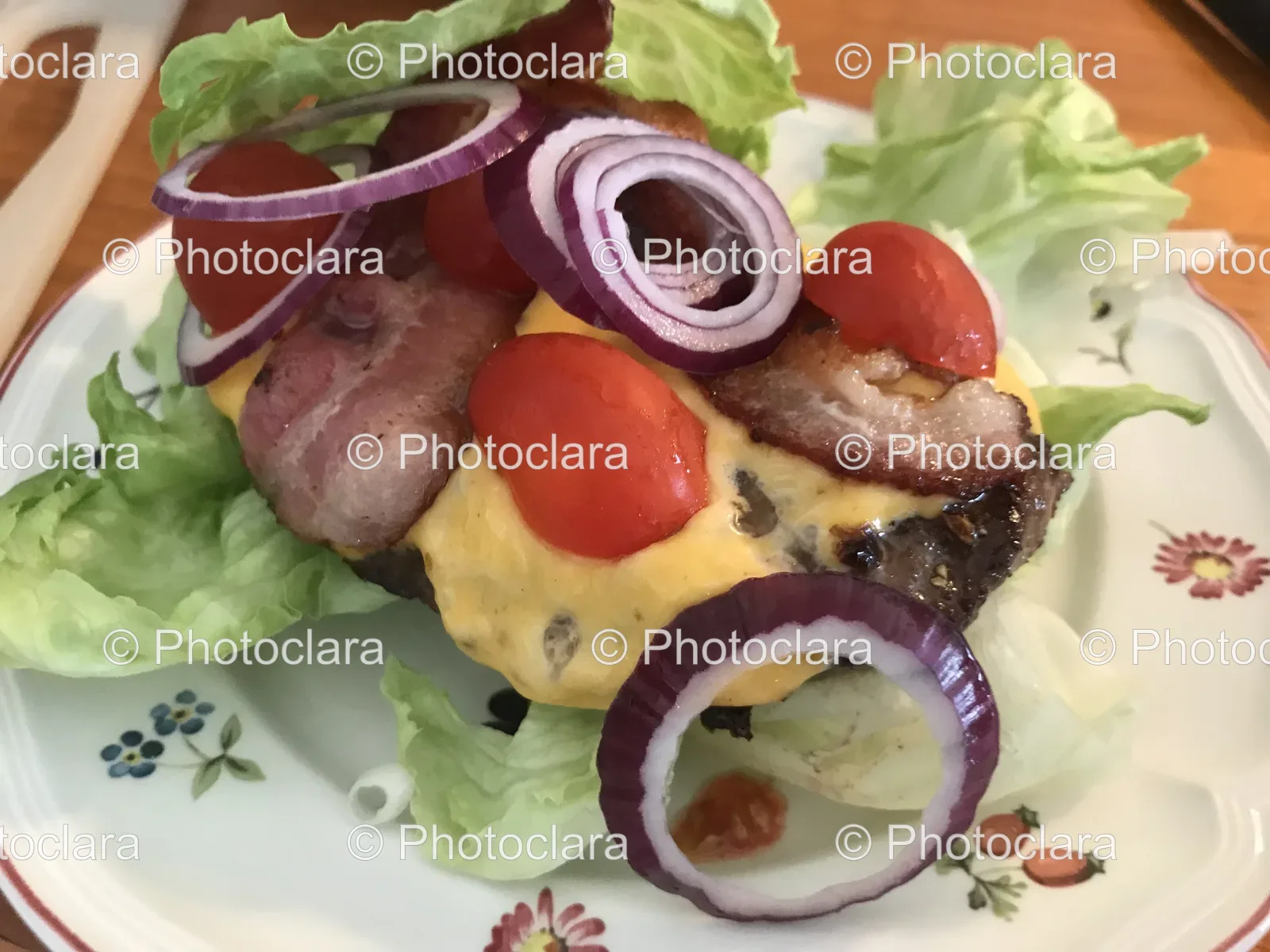 delicious-plated-dish-with-bacon-and-tomatoes.jpg