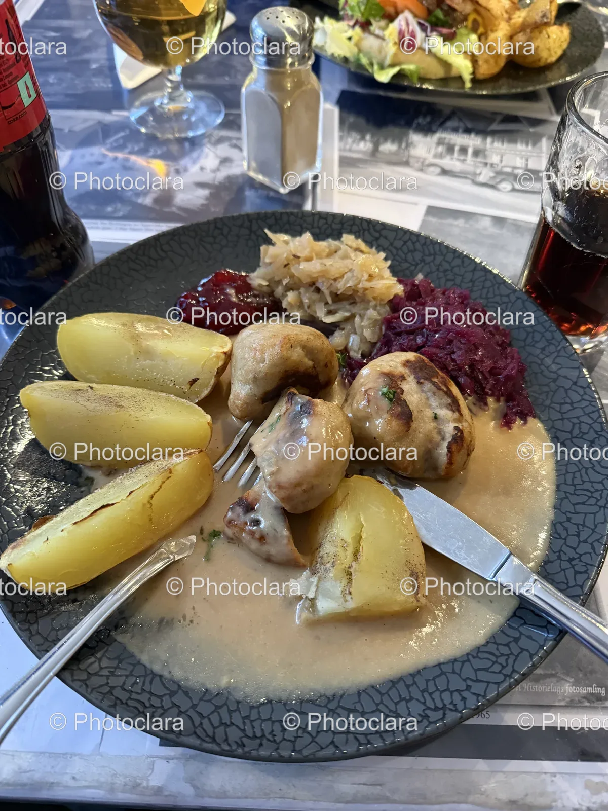 Gourmet-Plate-with-Classic-Table-Setting.jpg