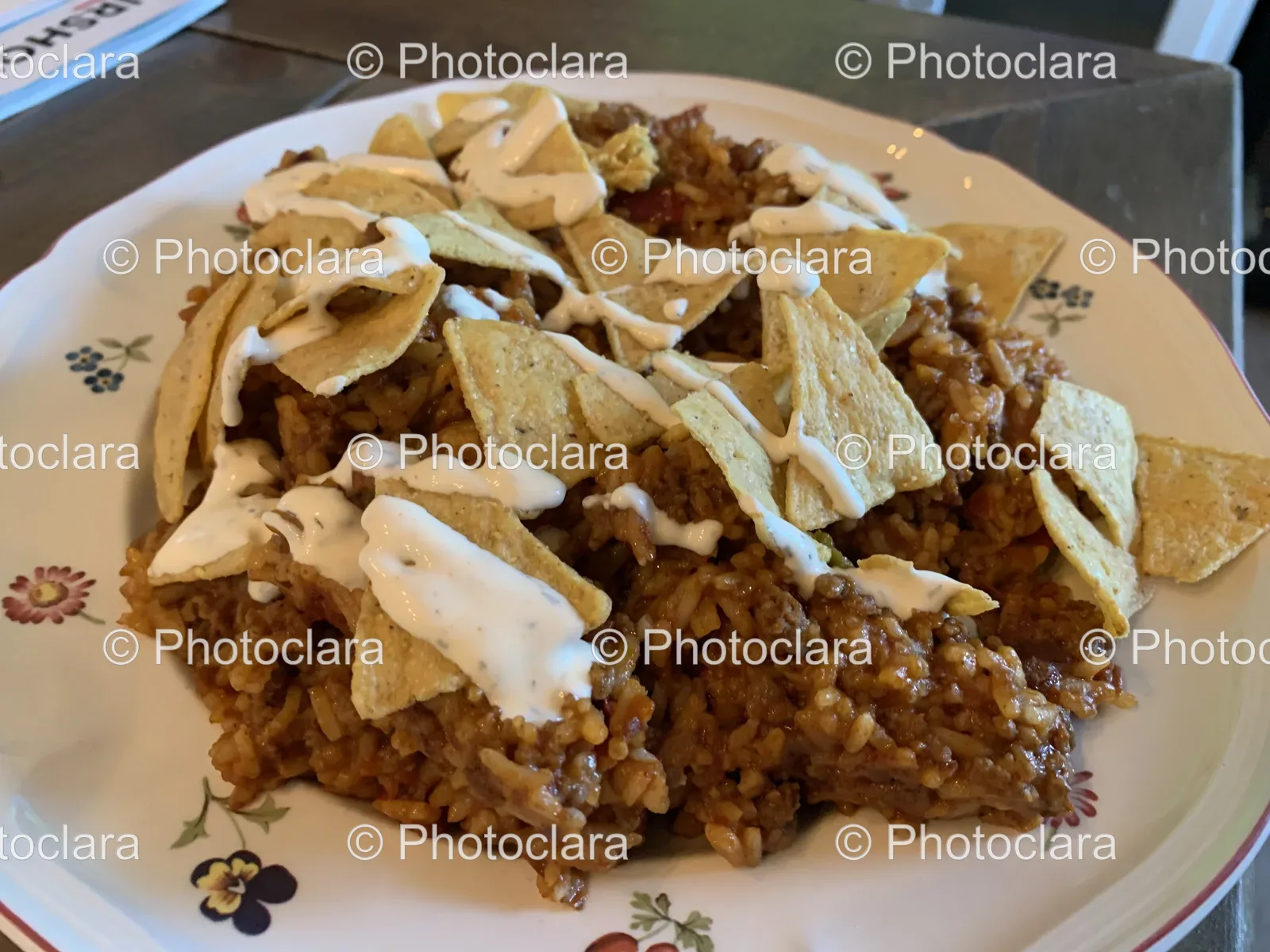 plate-of-chips-with-sauce.jpg
