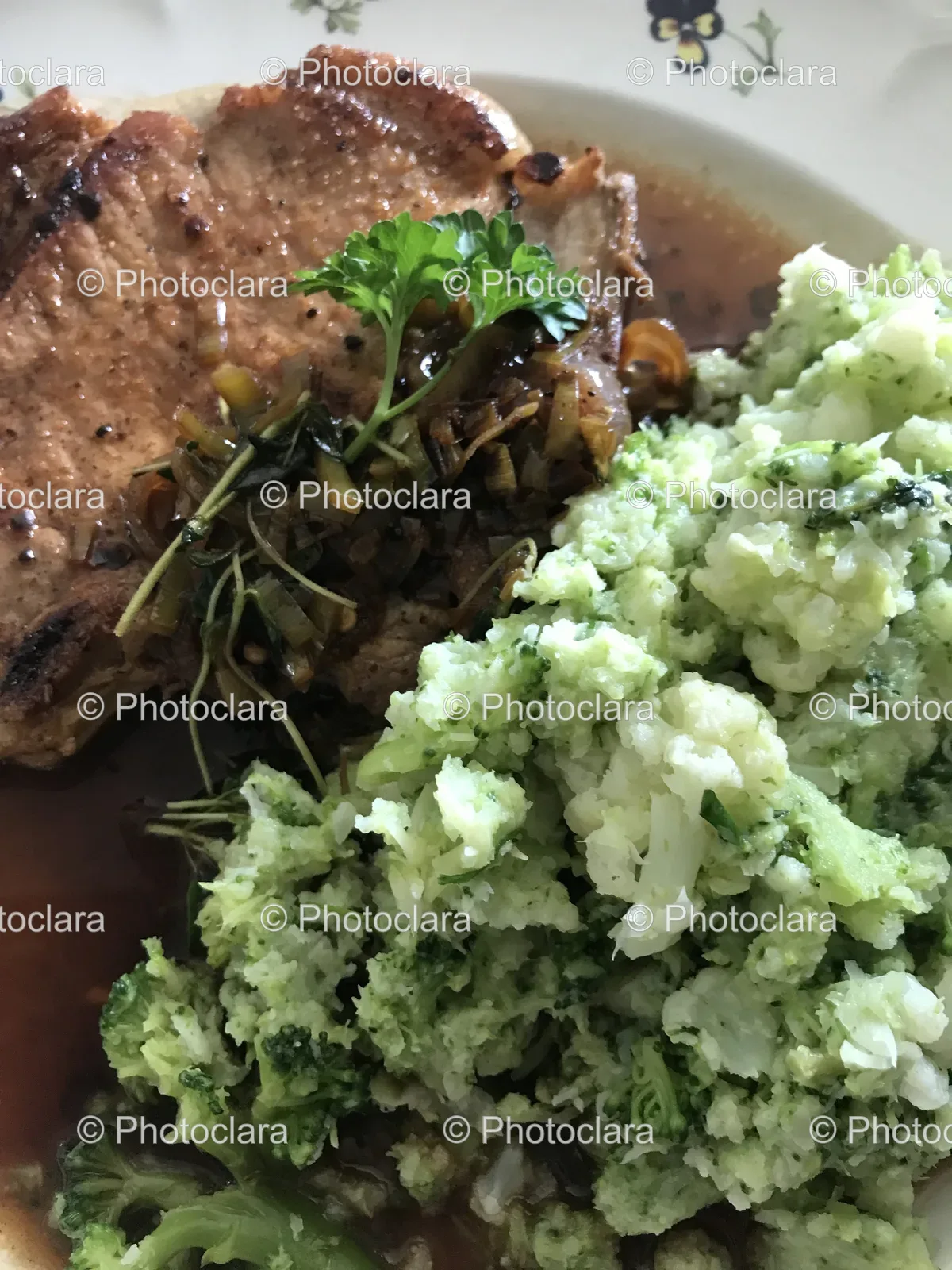 delicious-plate-of-meat-with-mashed-potatoes.jpg
