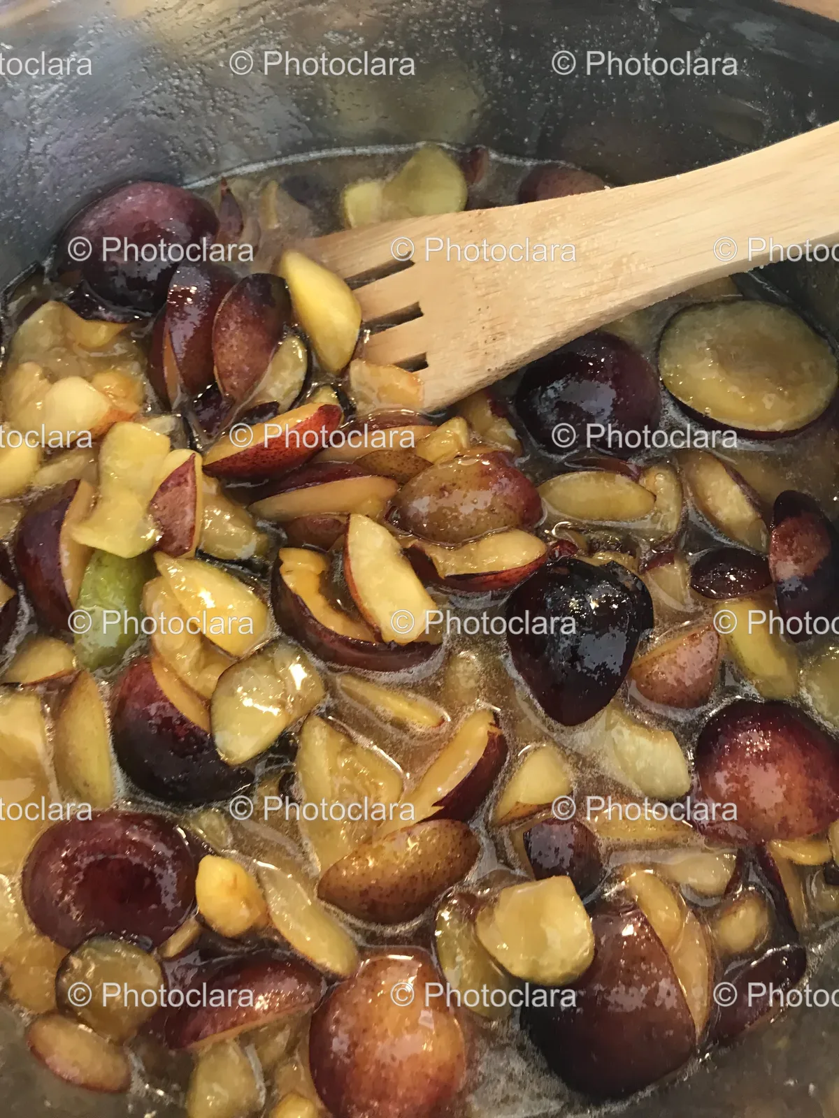 Wooden-Fork-in-Pot-of-Fruit-Jam.jpg
