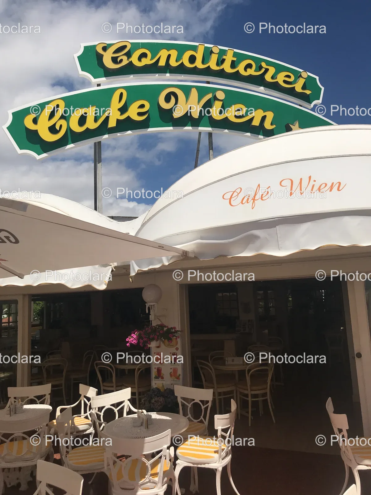 Charming-Outdoor-Restaurant-Conditorei-Cafe-Wien.jpg