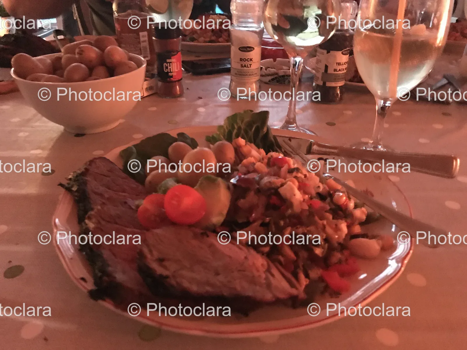 Sumptuous-Food-on-Restaurant-Table.jpg