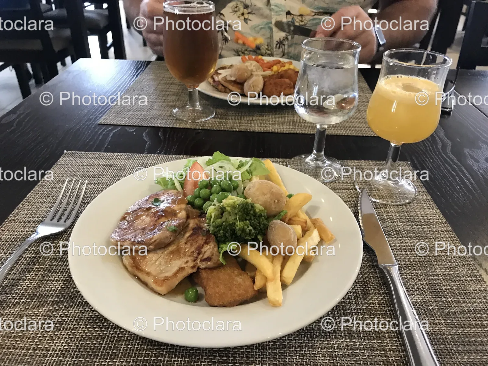 Food-and-Drinks-on-Restaurant-Table.jpg