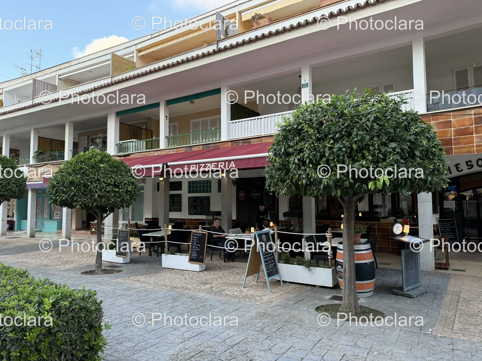 Charming-Pizzeria-with-Outdoor-Seating.jpg