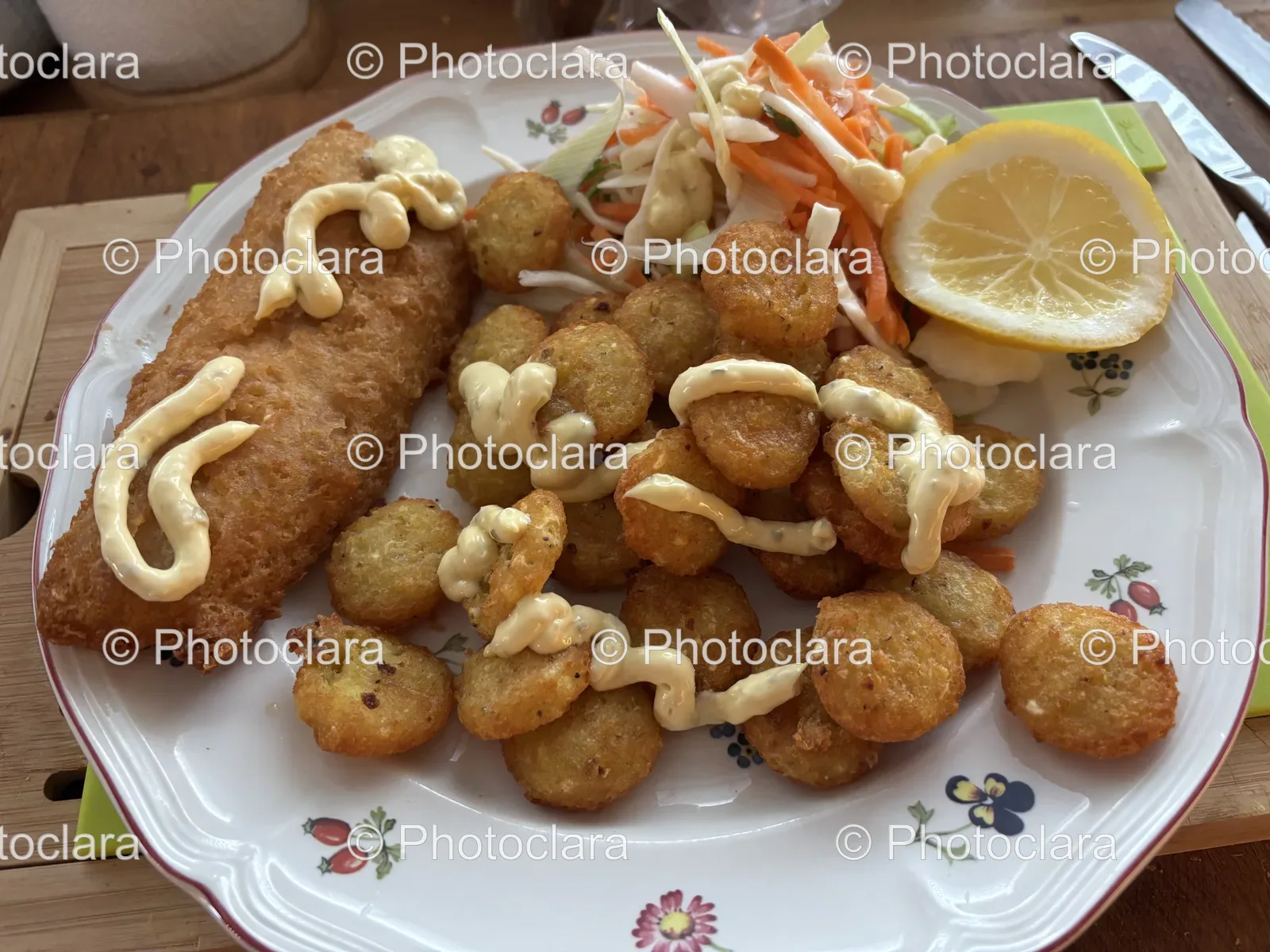 Delicious-Fried-Snack-with-Lemon.jpg