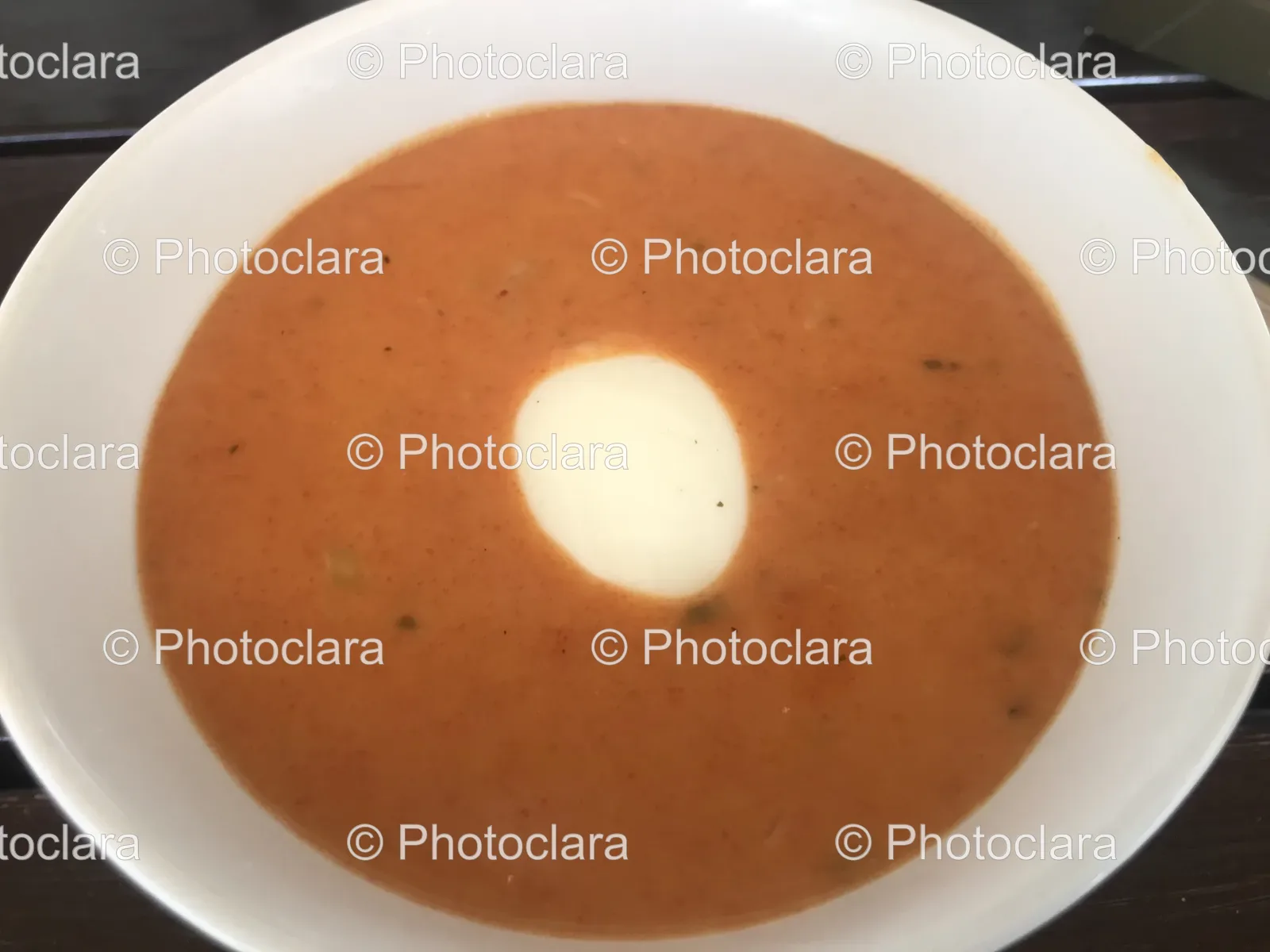 bowl-of-soup-with-central-garnish.jpg