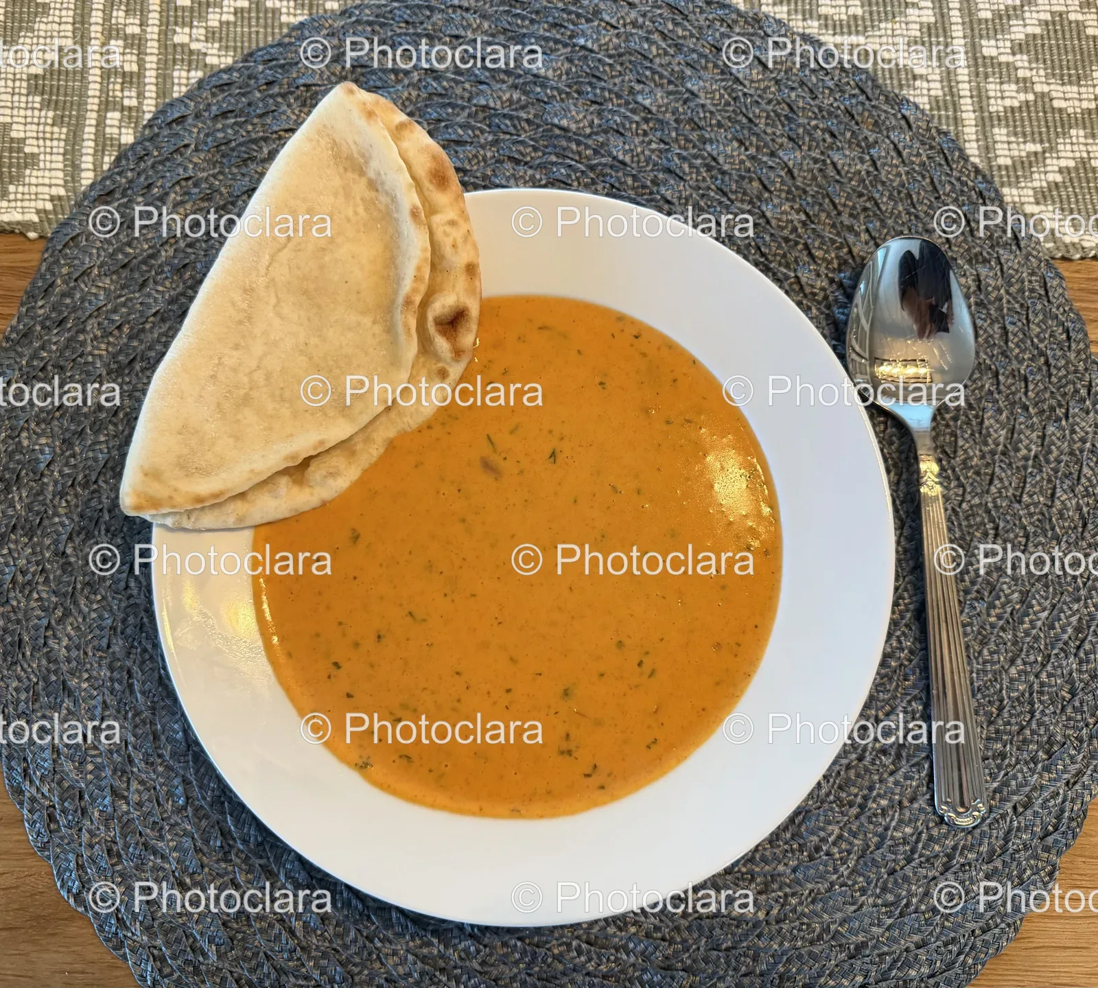 Bowl-of-Soup-with-Flatbread.jpg