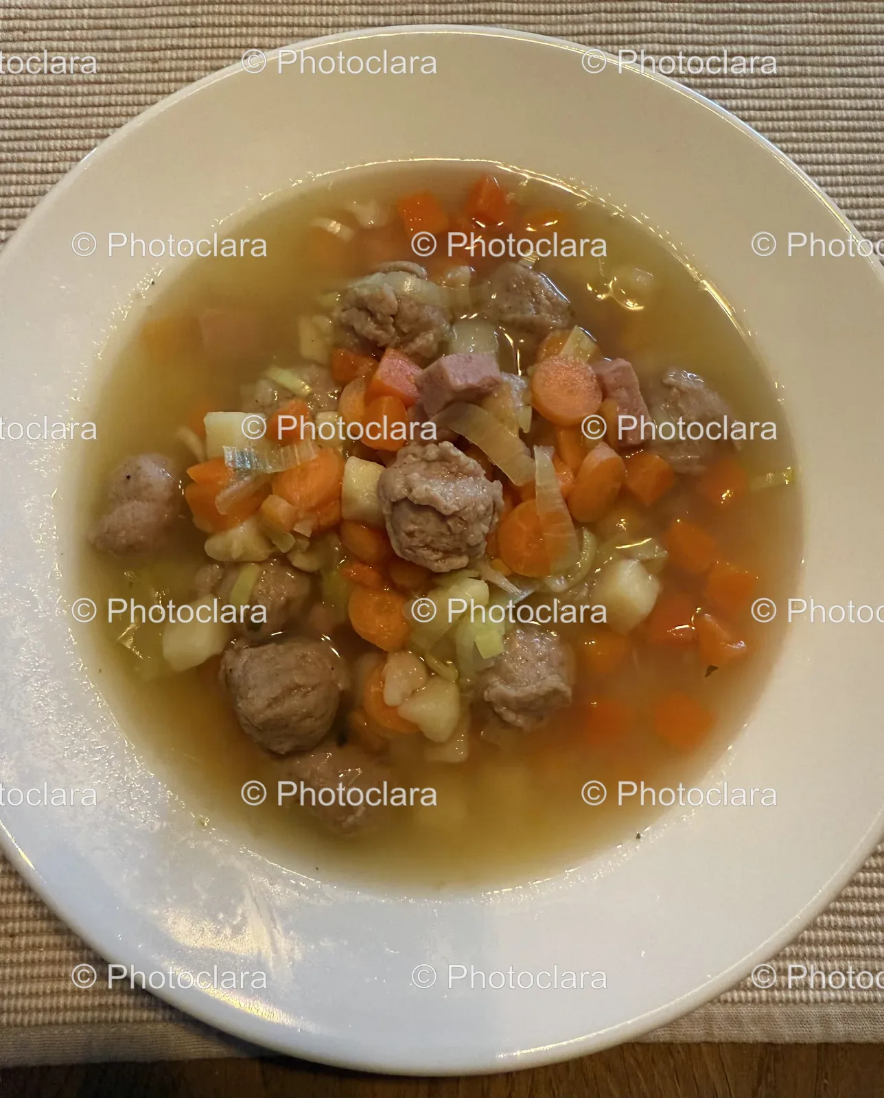 Hearty-Bowl-of-Meat-and-Vegetable-Soup.jpg