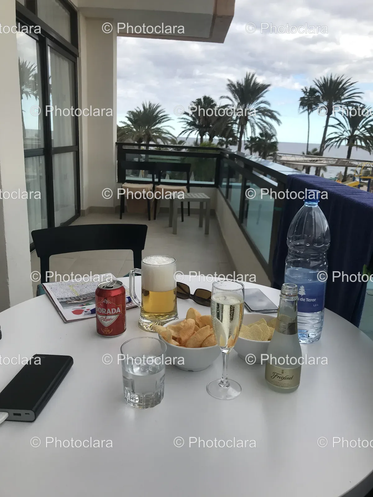 beverages-on-an-outdoor-table.jpg