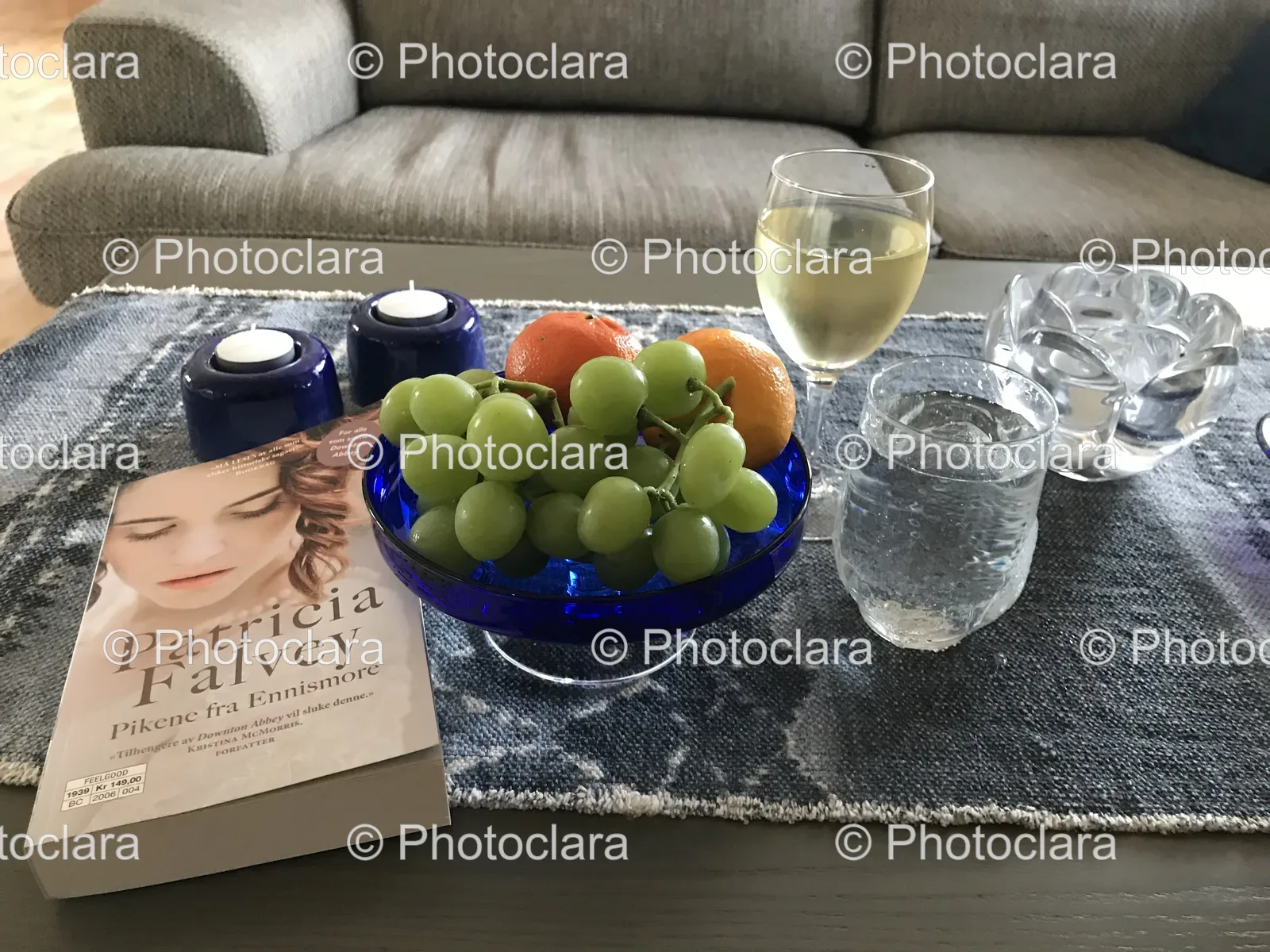 Bowl-of-Grapes-and-Book-on-Table.jpg