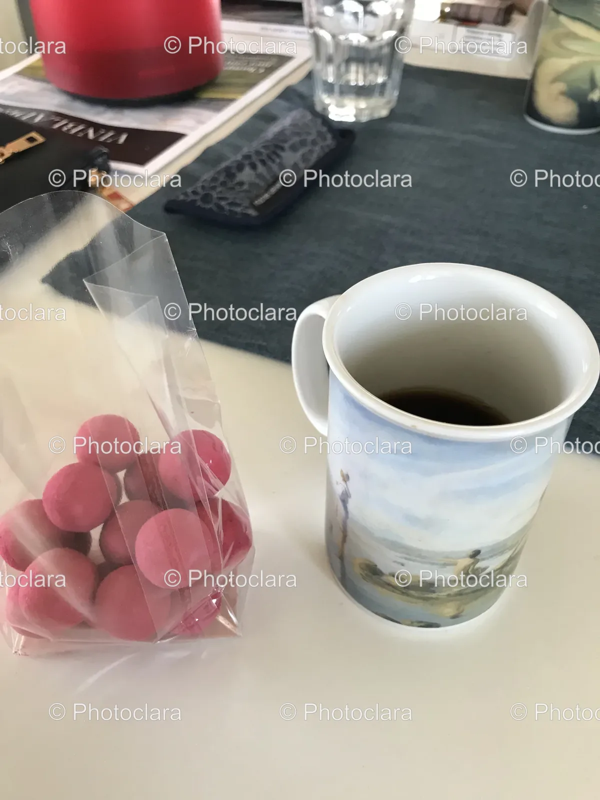 coffee-mug-pink-balls-table.jpg
