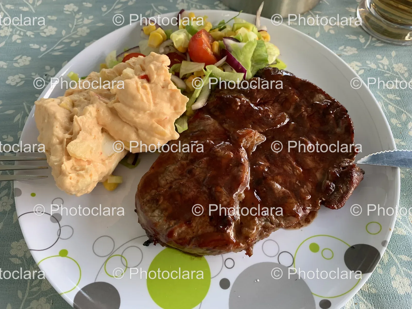 delicious-cuisine-on-elegant-plate.jpg
