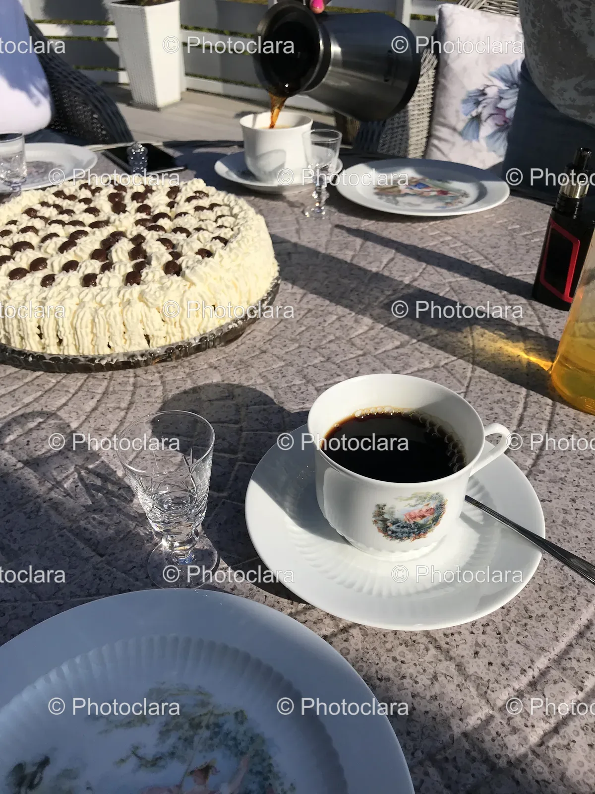 Elegant-Coffee-and-Cake-Table-Setup.jpg