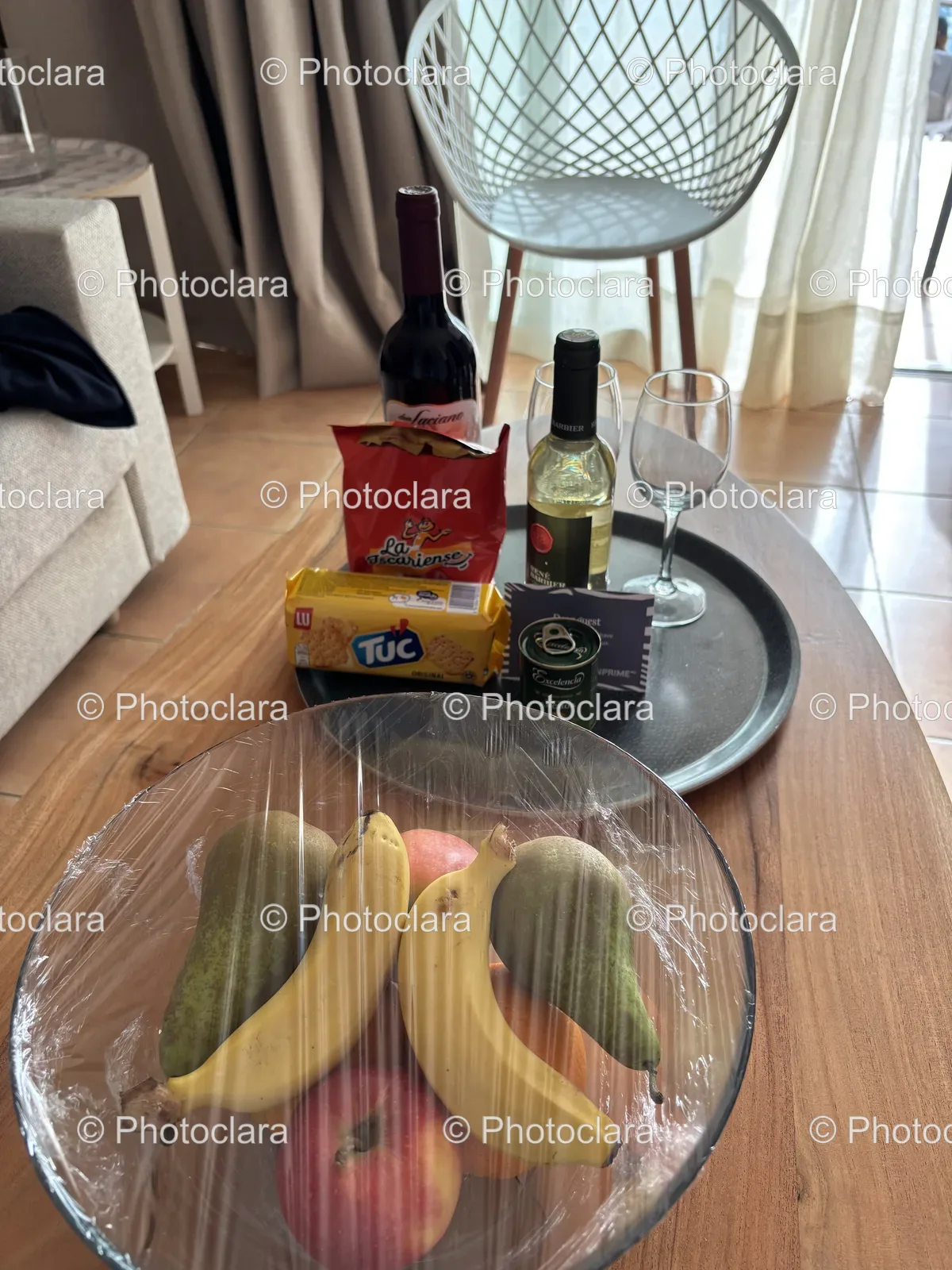 elegant-table-setting-food-drinks.jpg
