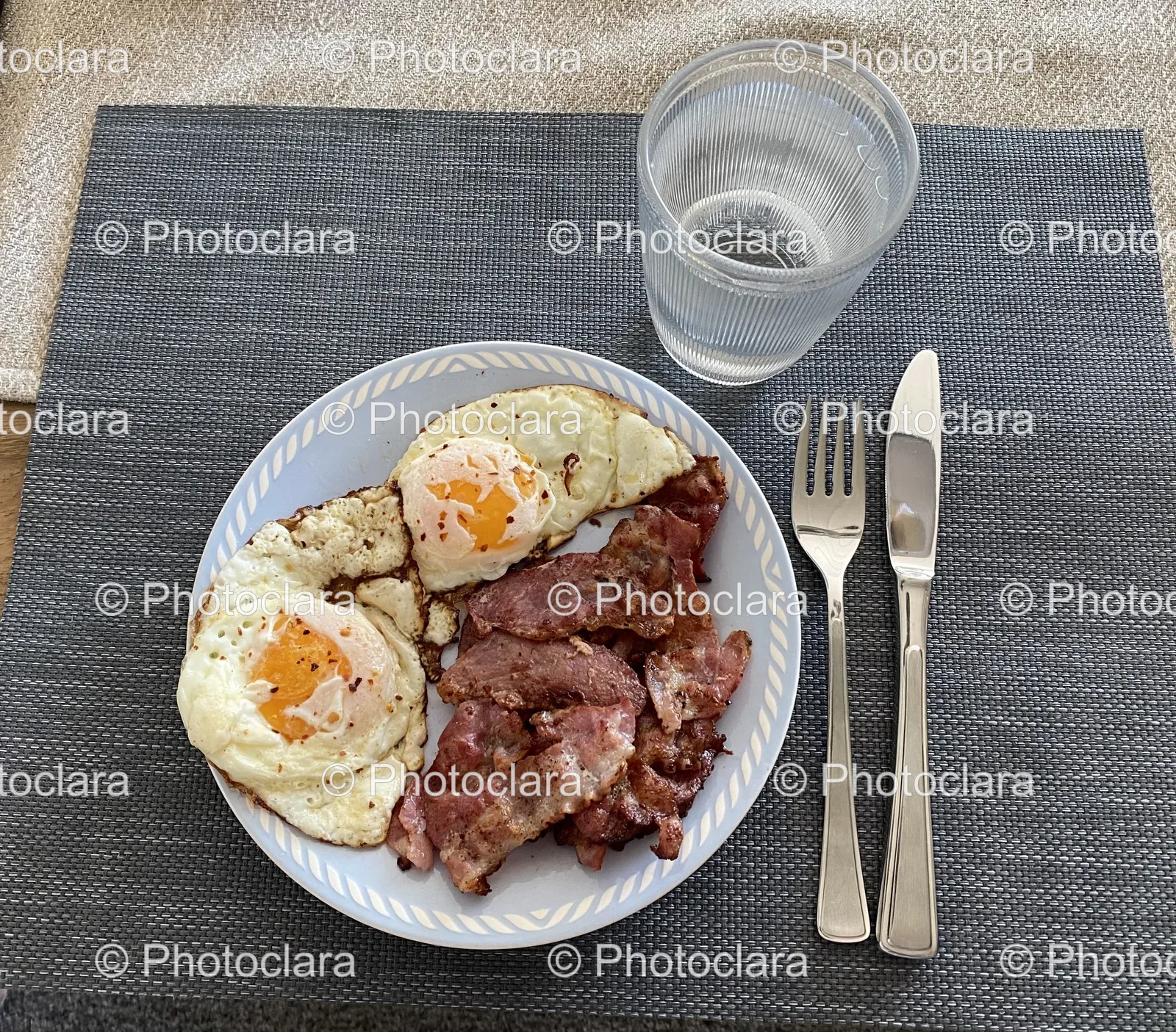 Elegant-Meal-Plate-Fork-Knife.jpg