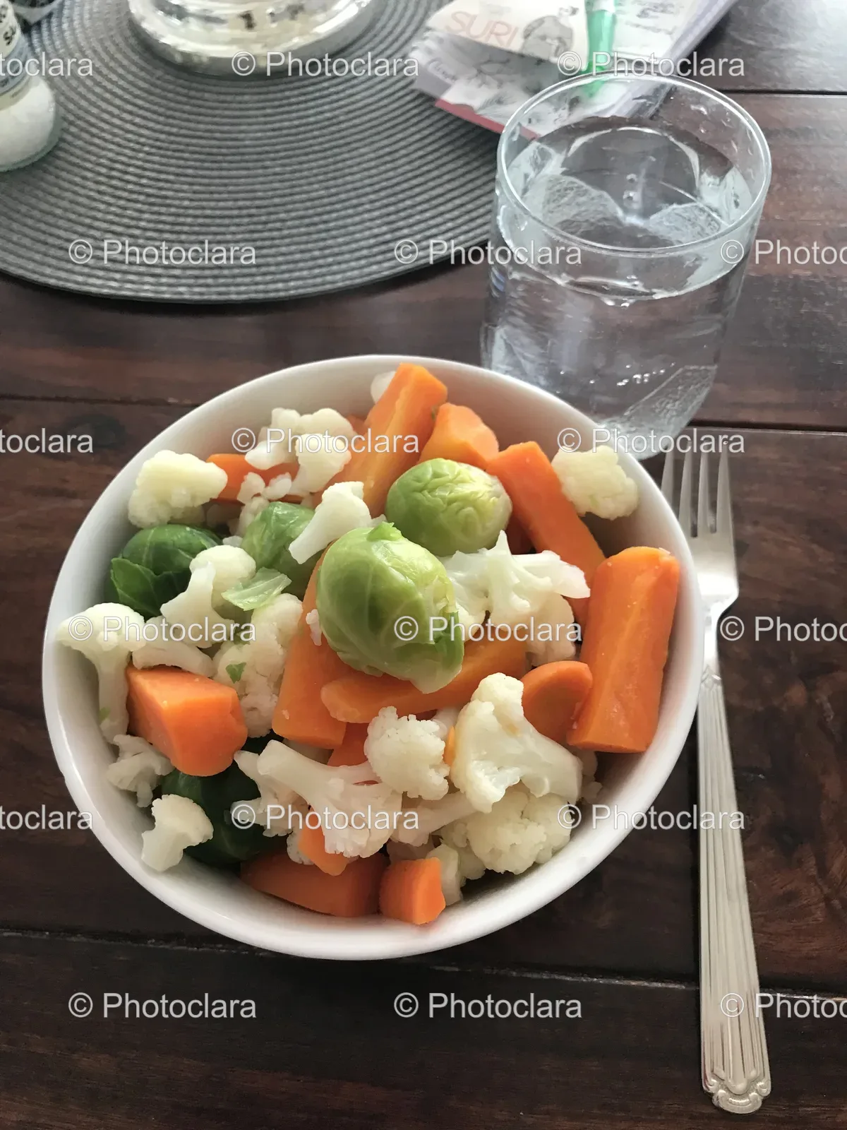 Bowl-of-Vegetables-and-Glass-of-Water.jpg