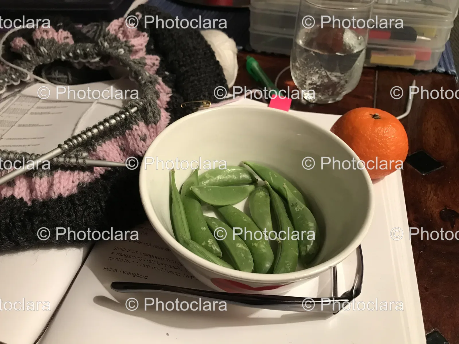 Bowl-of-Peas-on-Table.jpg