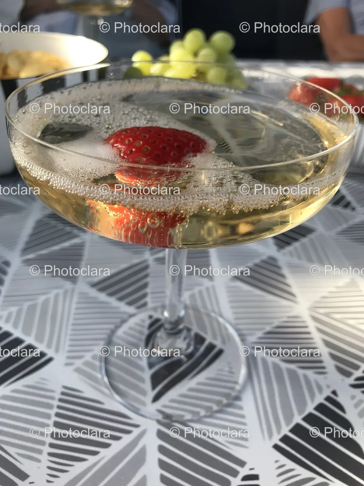 Champagne-Glass-with-Strawberry.jpg
