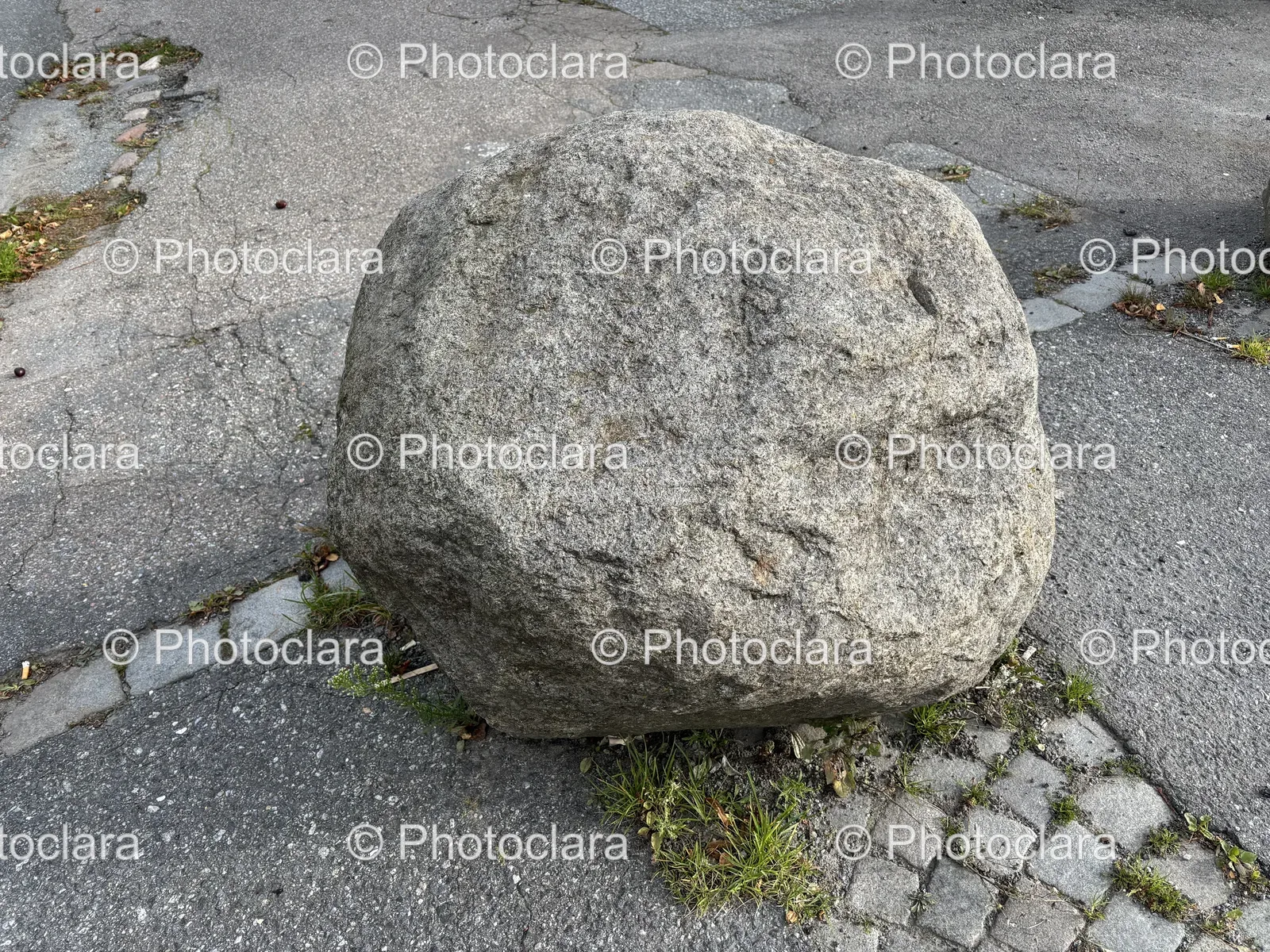 Rock-at-Plymouth-Rock.jpg