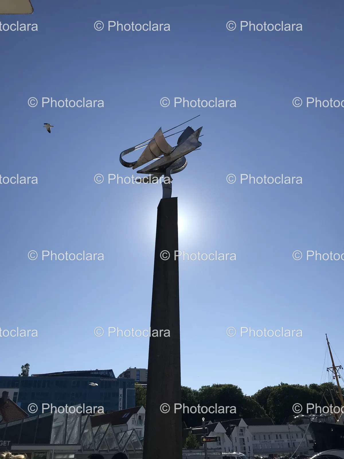 Statue-on-pole-near-Stavanger-Maritime-Museum.jpg