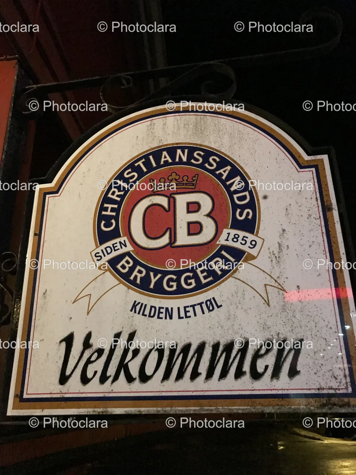 Vintage-Pub-Sign-with-Text.jpg