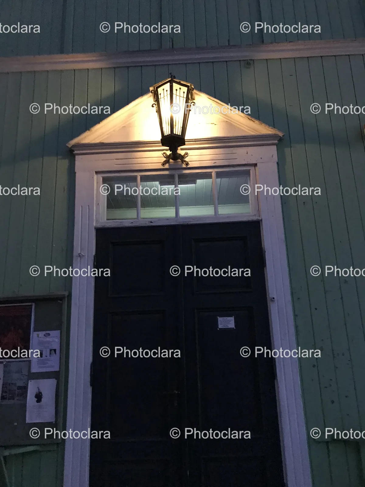 Light-on-the-Door-at-Night.jpg