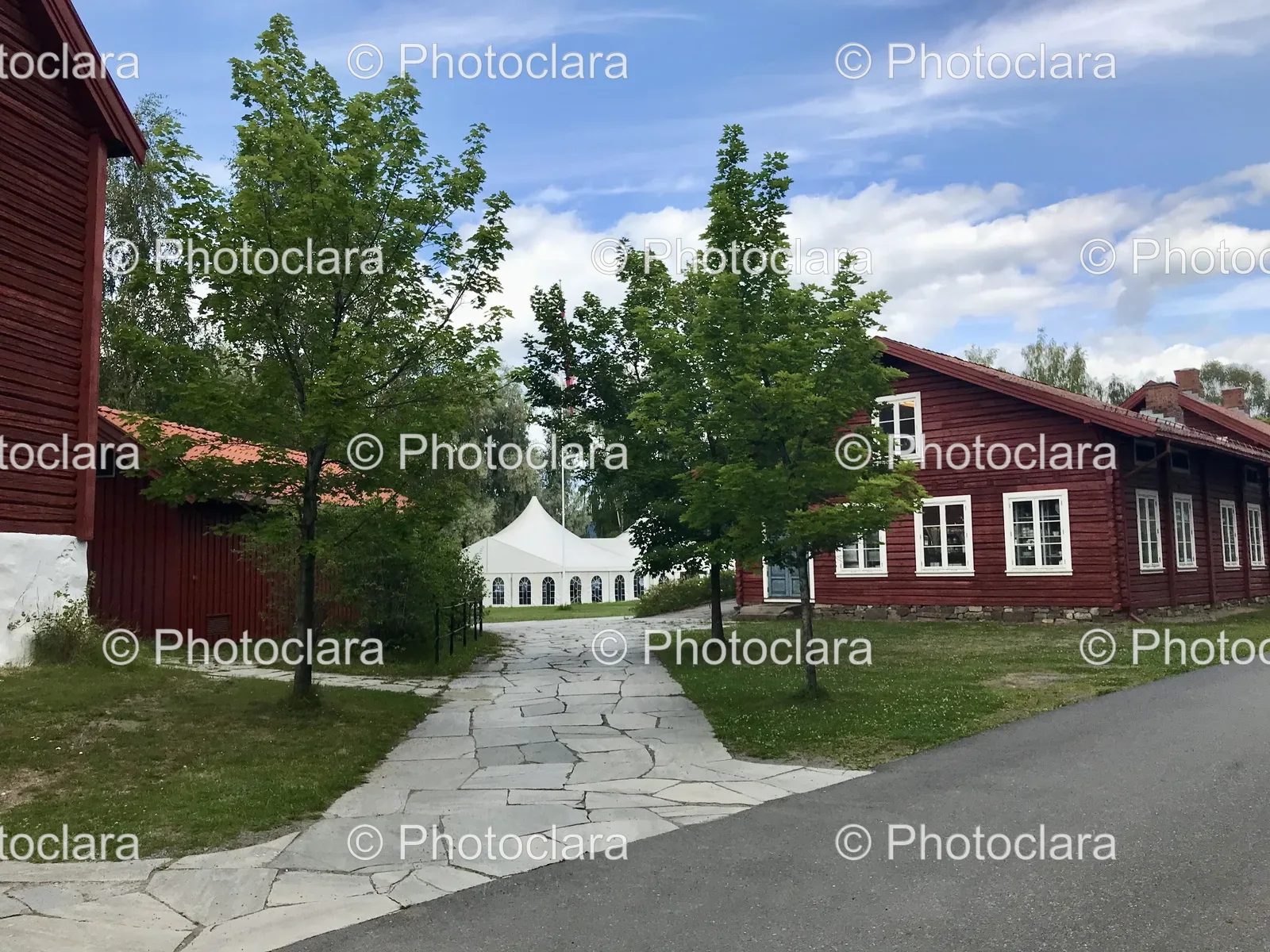 Path-Leading-to-Historic-Building.jpg