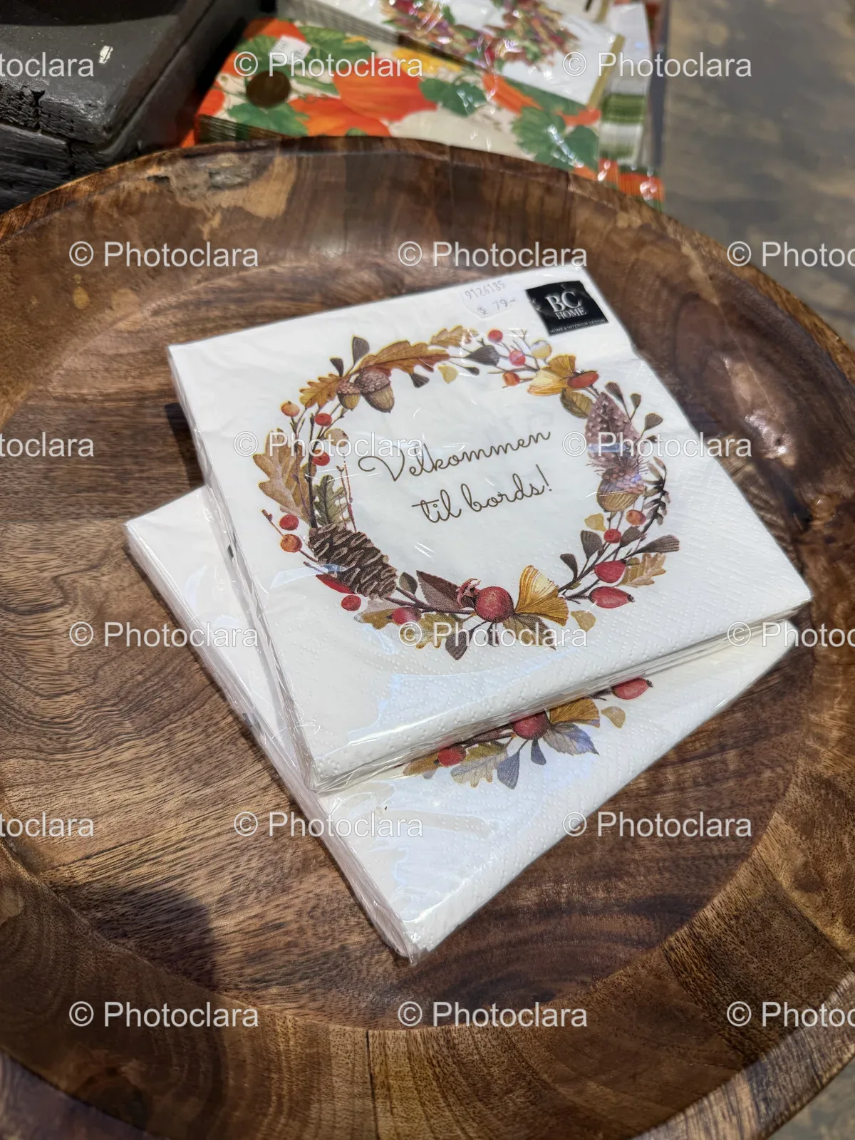 napkins-on-wooden-plate.jpg