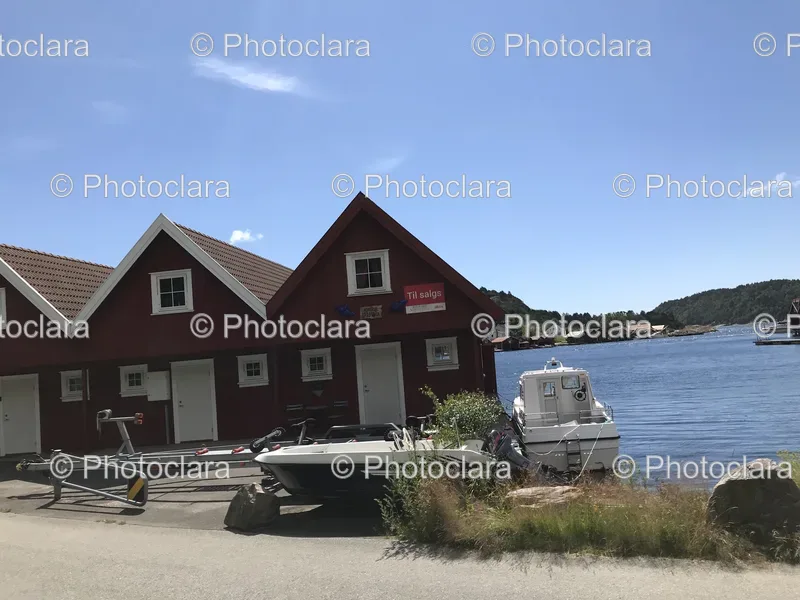 Lakeside Cottages