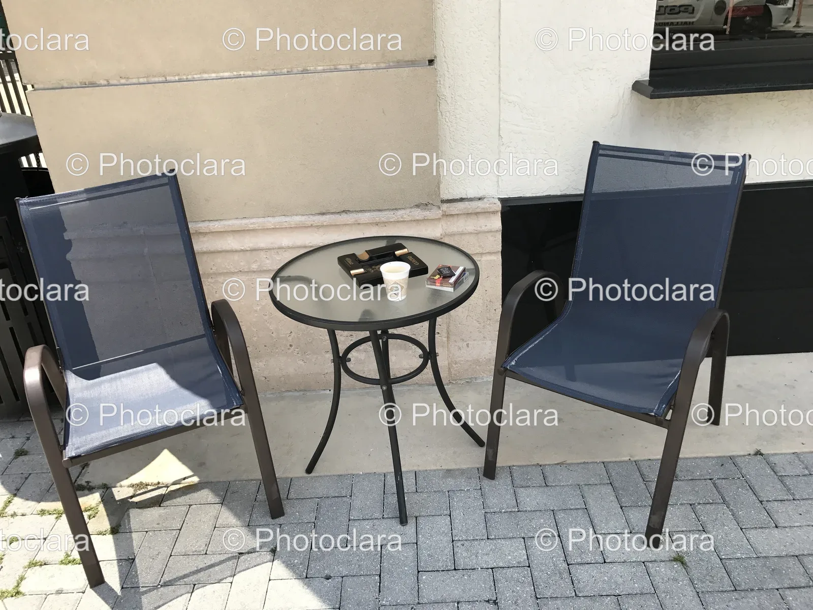 Charming-Outdoor-Table-And-Chairs-Setup.jpg