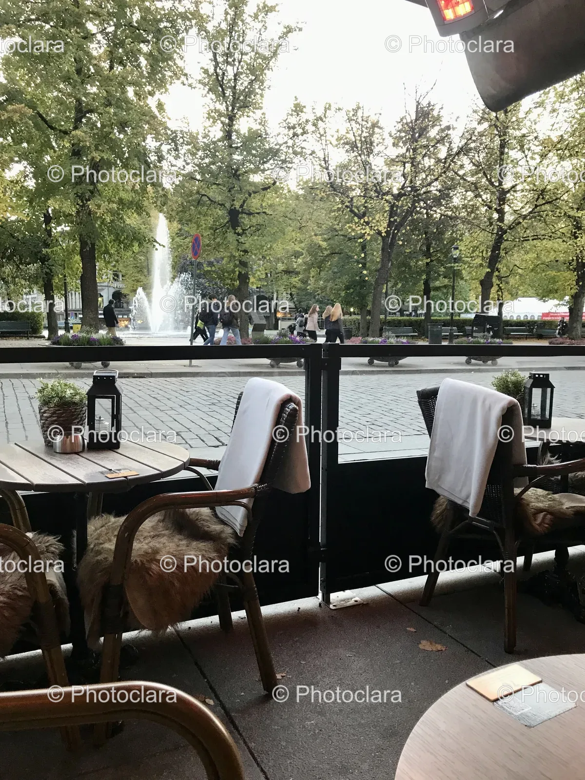 Outdoor-Table-and-Chairs-Near-Fountain.jpg