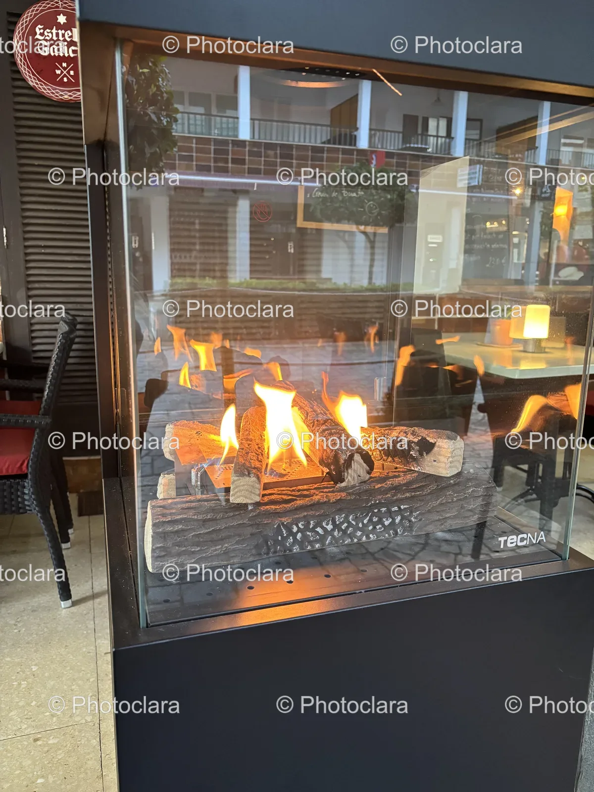 Enclosed-Fireplace-Flickering-Flames.jpg