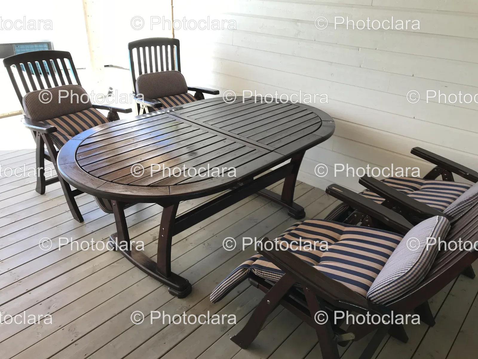 charming-deck-seating.jpg