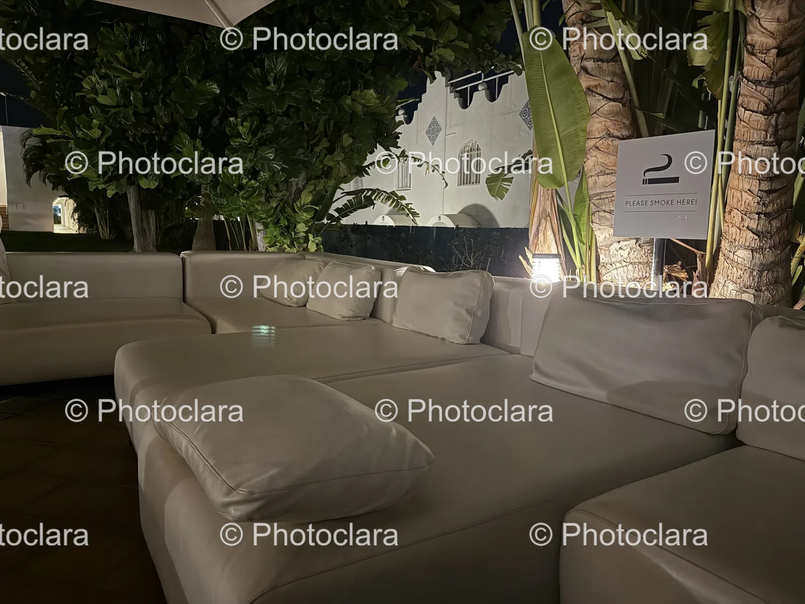 chic-outdoor-white-couch-lounge.jpg