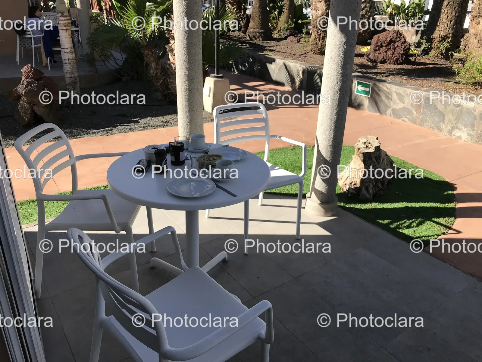 cozy-patio-table-chairs.jpg