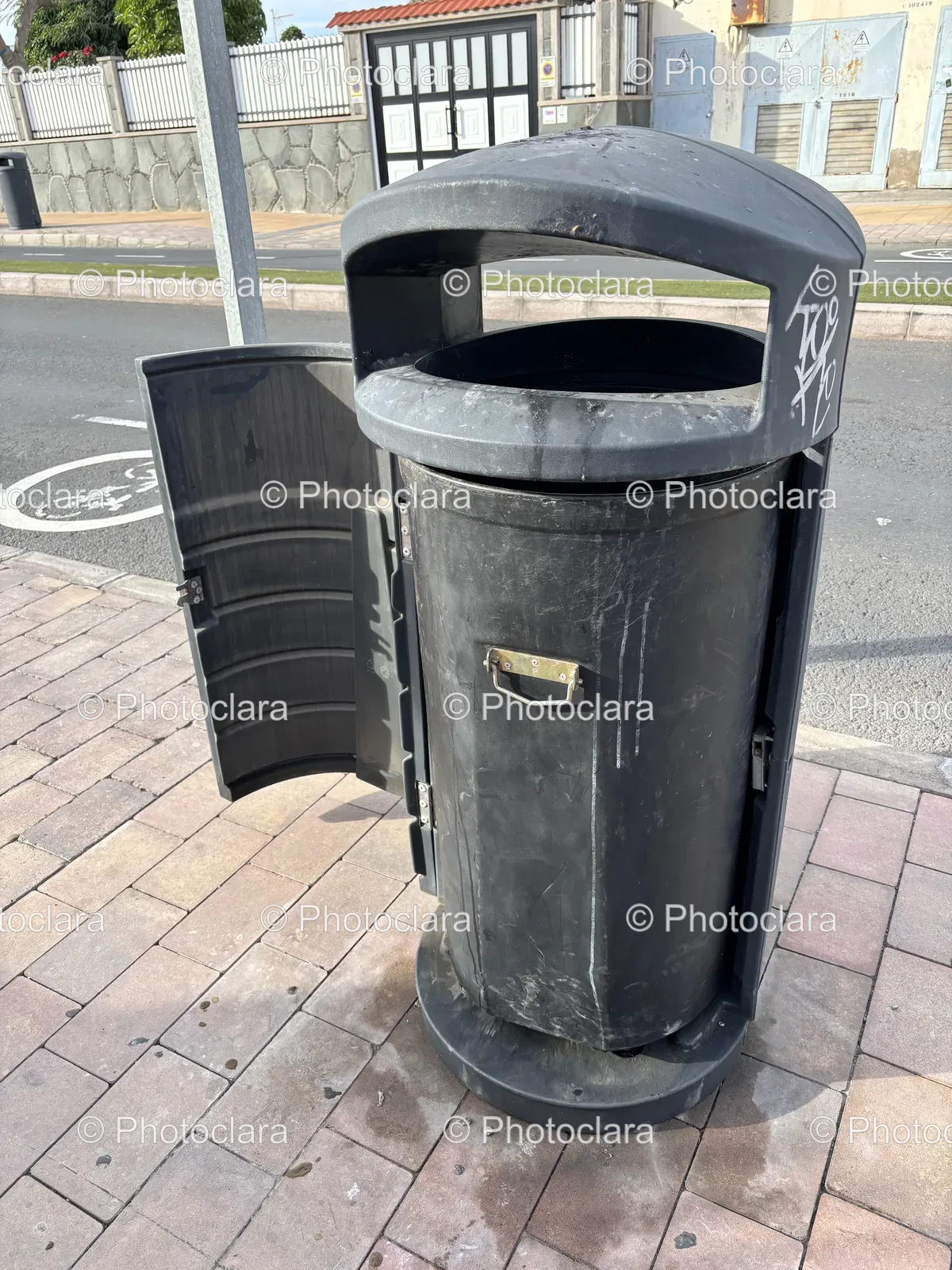 Open-Lid-Outdoor-Trash-Can.jpg