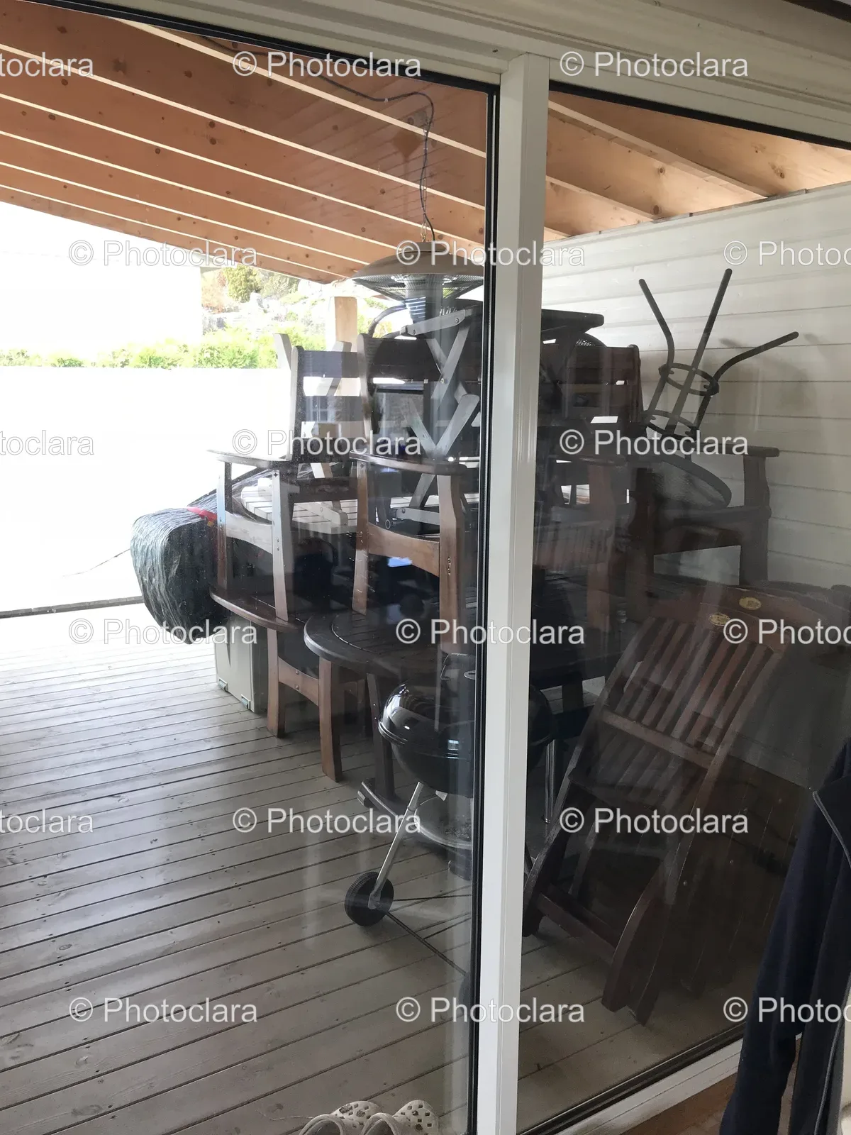 Patio-With-Glass-Wall-And-Cozy-Dining-Set.jpg