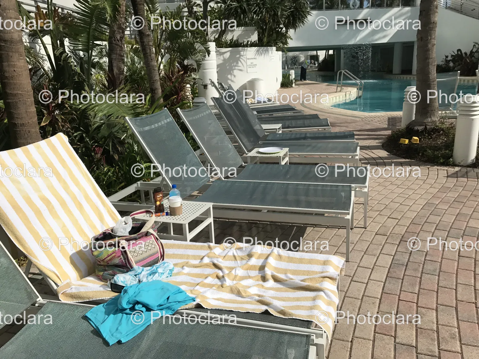 Relaxing-Poolside-Lounge-Chairs.jpg