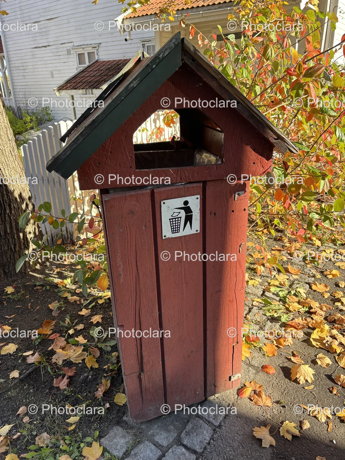 Autumn-Red-Wooden-Trash-Can.jpg