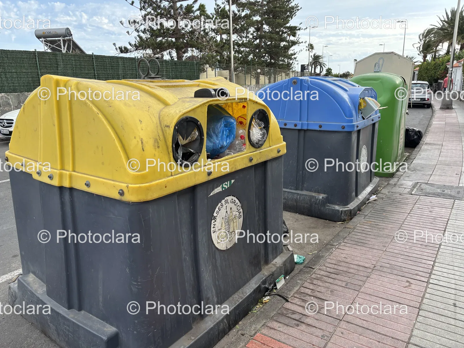 Sidewalk-Garbage-Cans.jpg