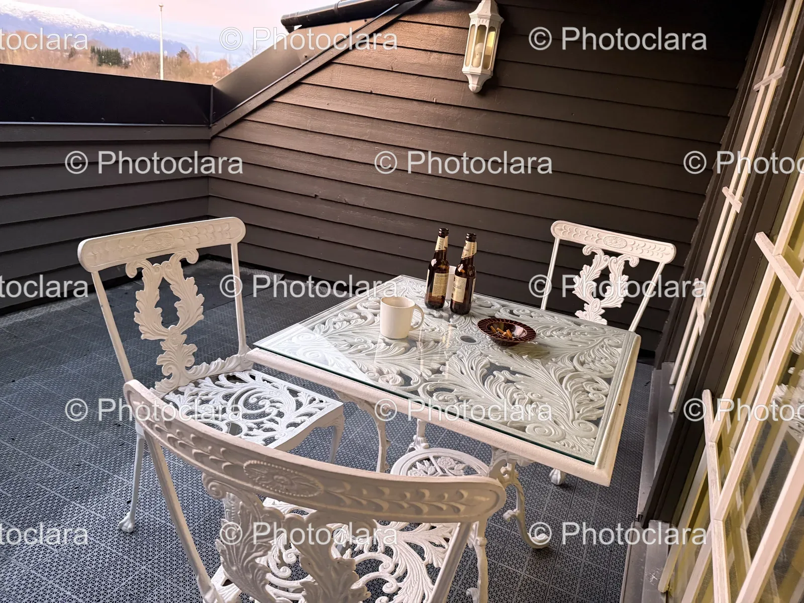 Relaxing-Deck-with-Table-and-Chairs.jpg