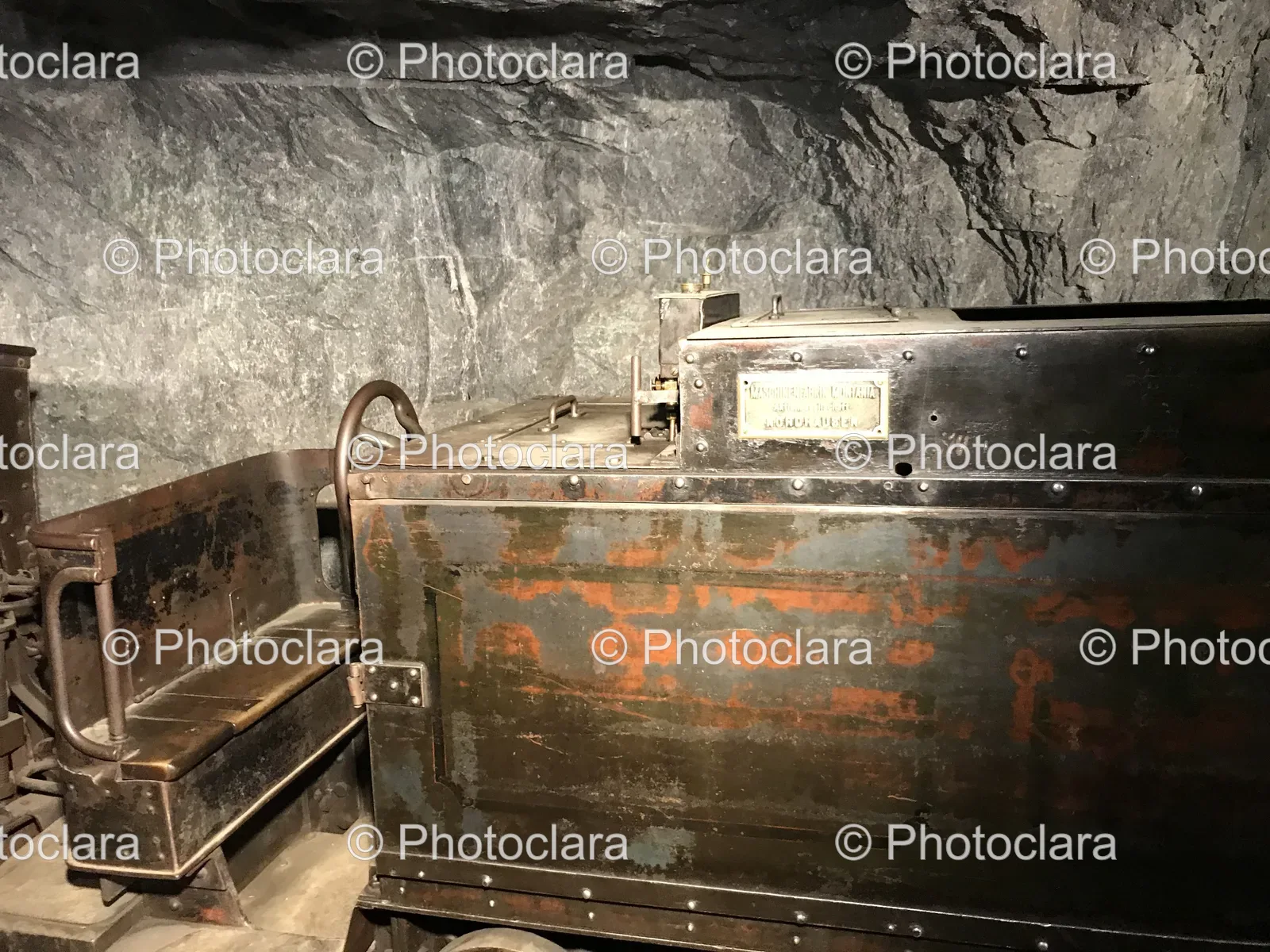 Mystical-Metal-Box-in-an-Abandoned-Cave.jpg