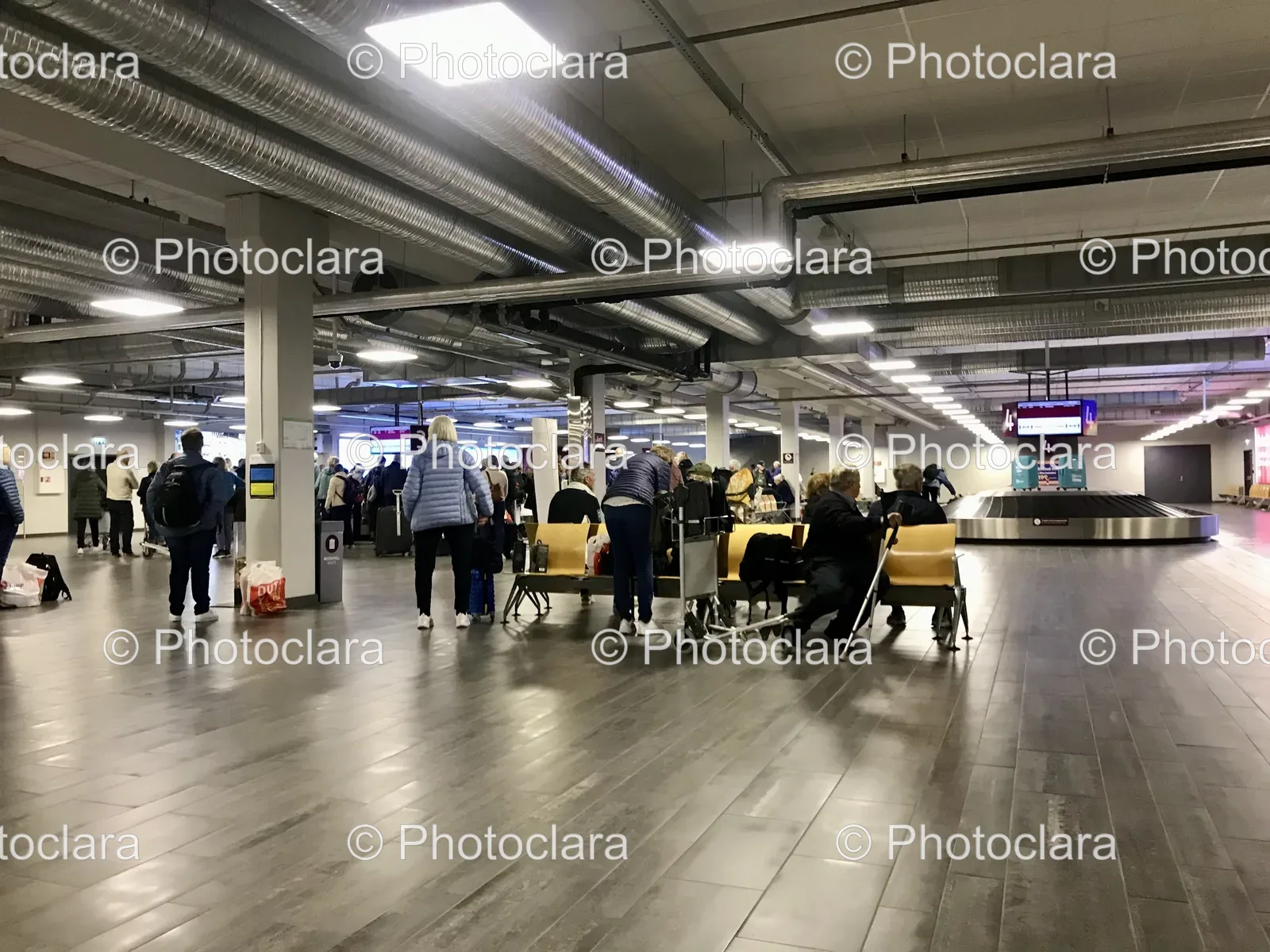 Bustling-Airport-Terminal-Scene.jpg