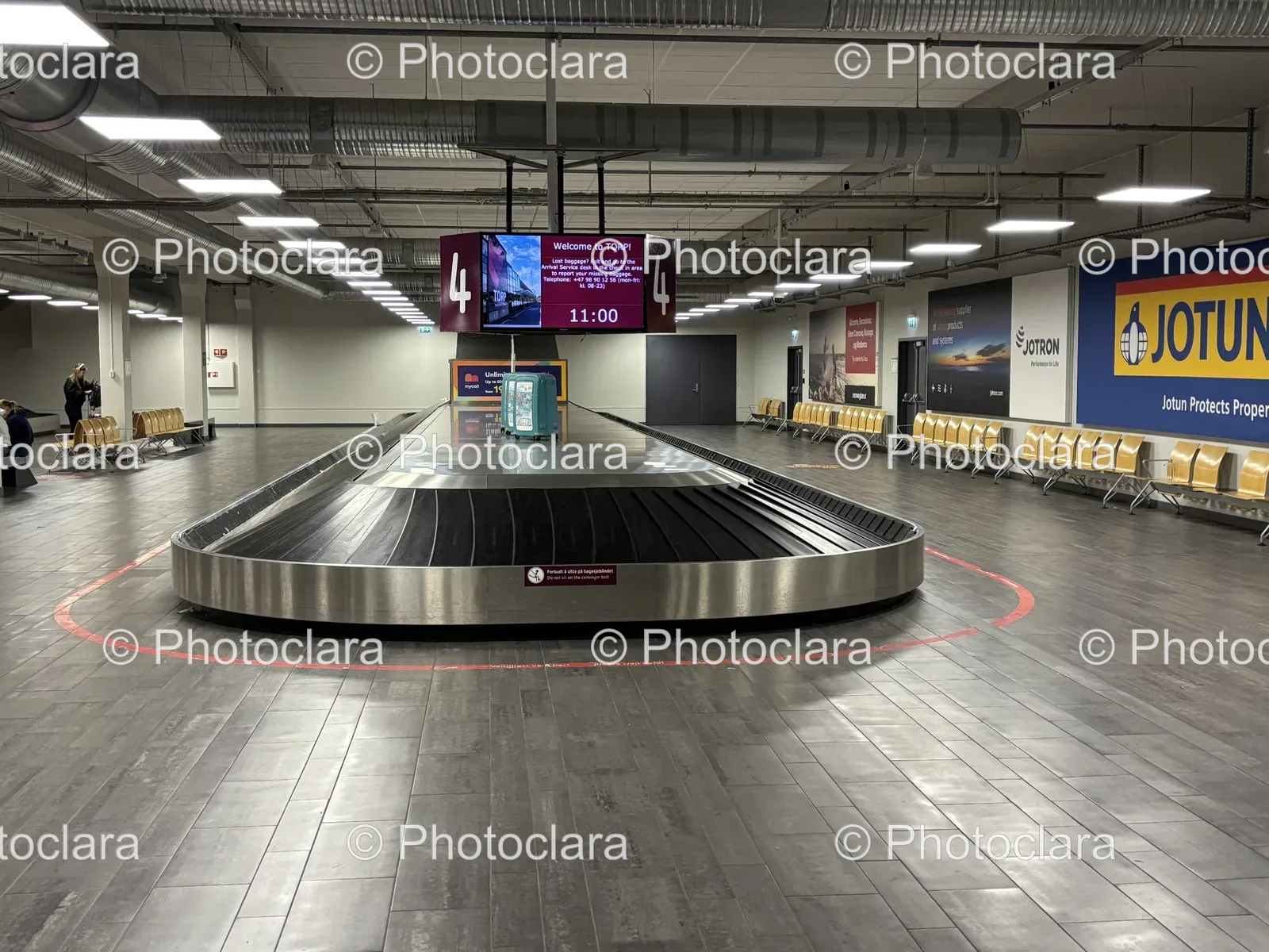 Welcome-to-Torp-Airport-Baggage-Claim.jpg