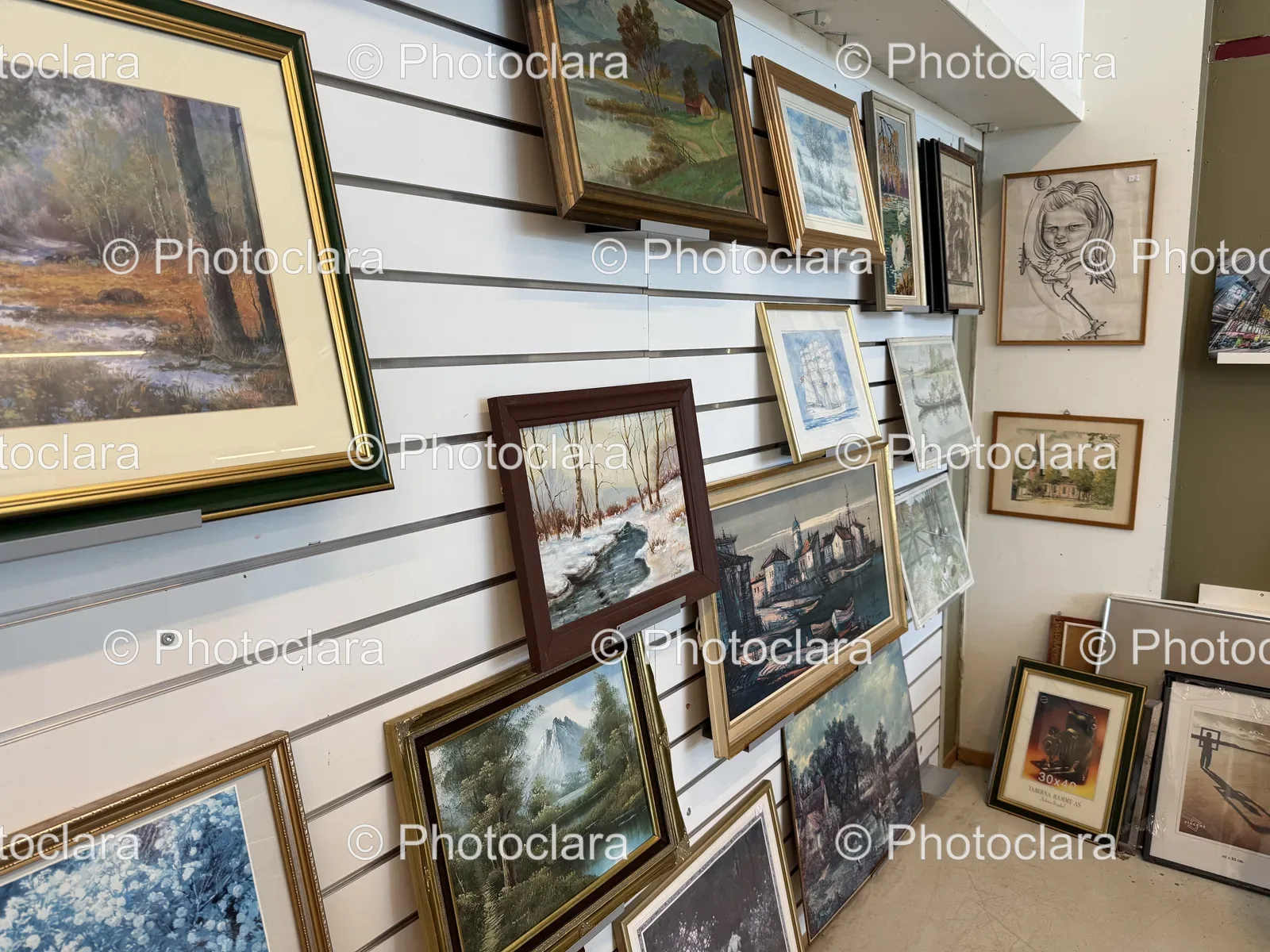 Vibrant-Art-Wall-Display.jpg