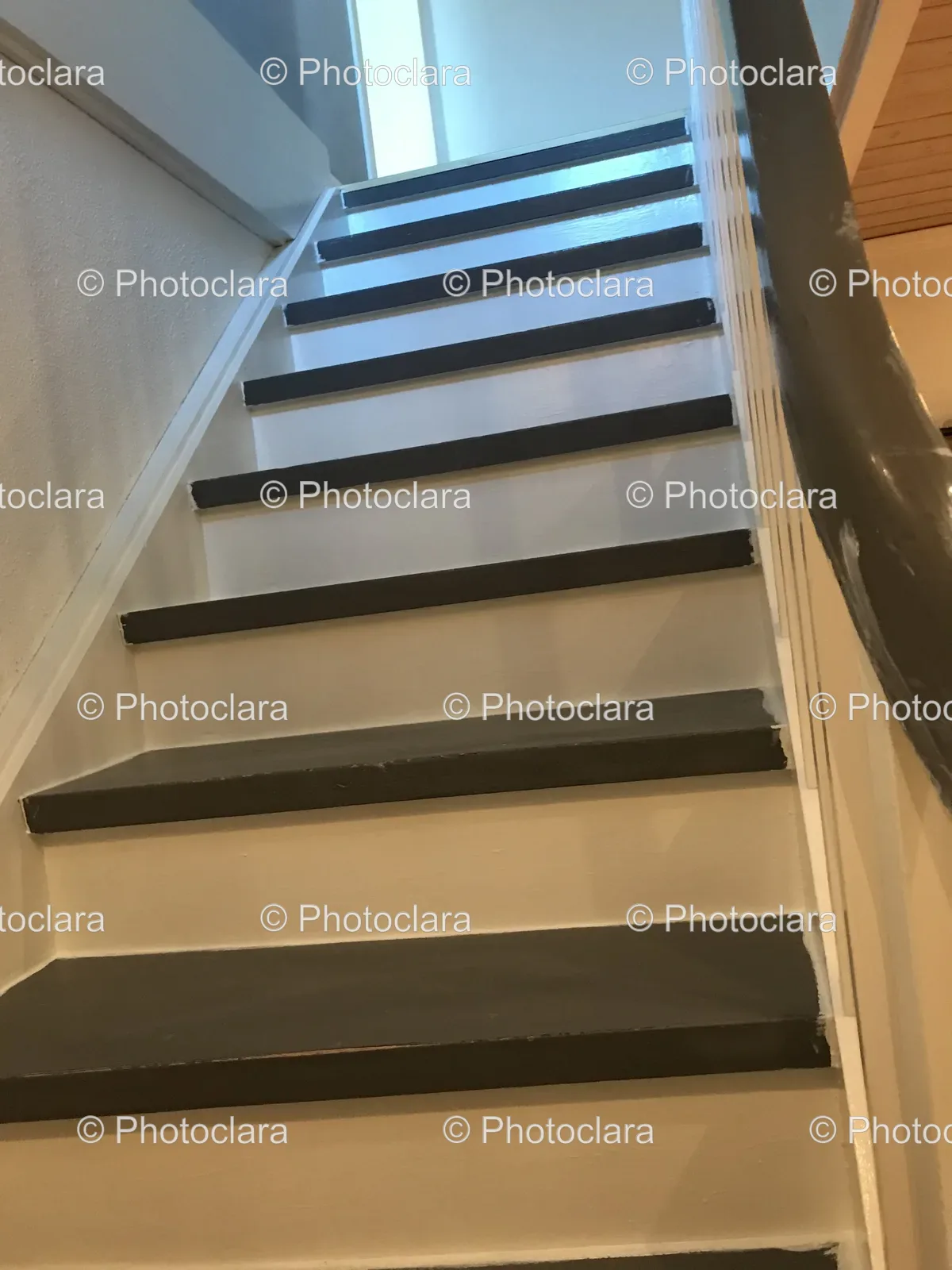 symmetrical-interior-staircase.jpg