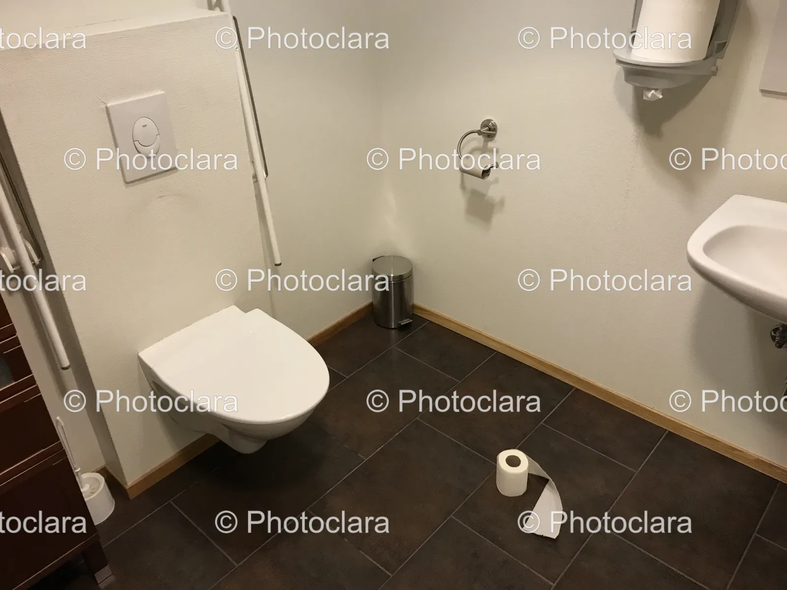 a-neat-bathroom-with-toilet-and-toilet-paper-roll.jpg