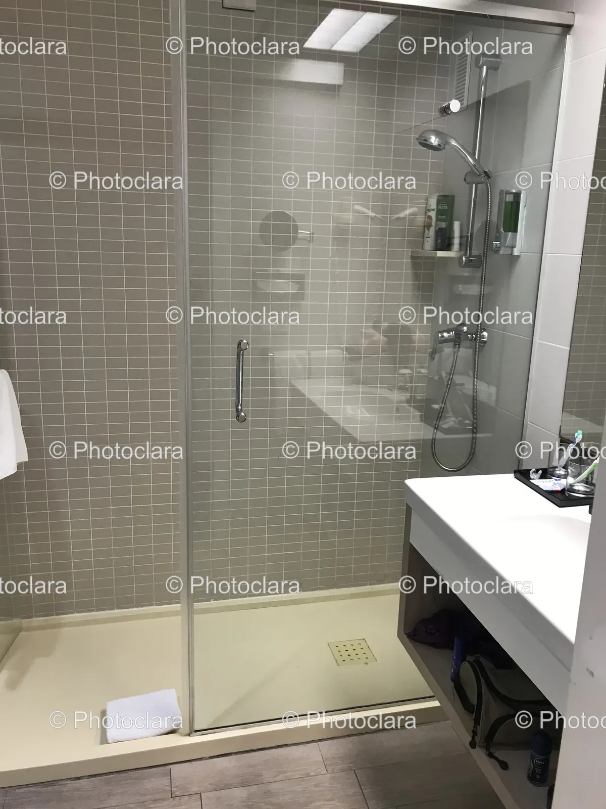 glass-door-shower-modern-bathroom.jpg