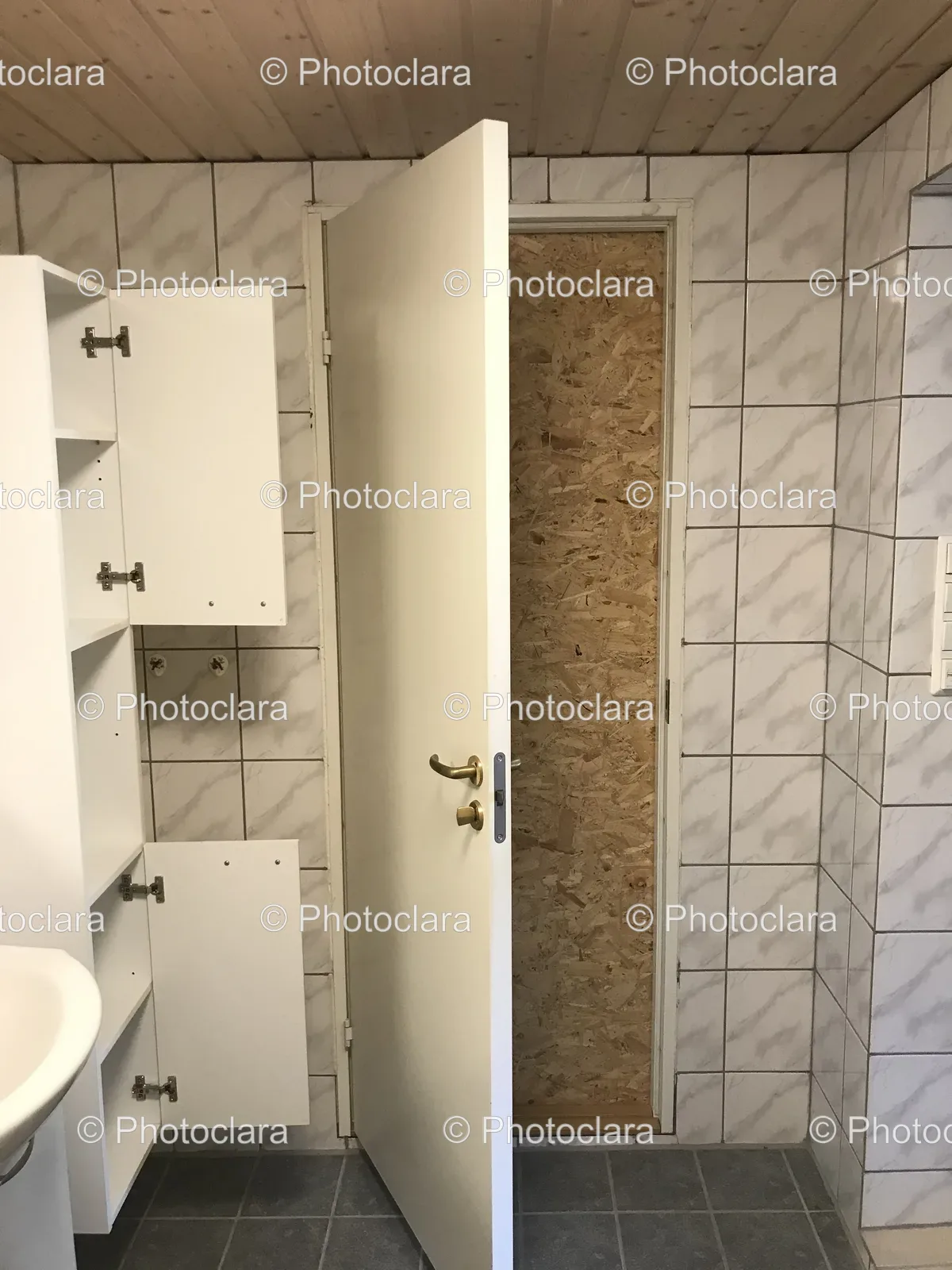 modern-bathroom-interior.jpg